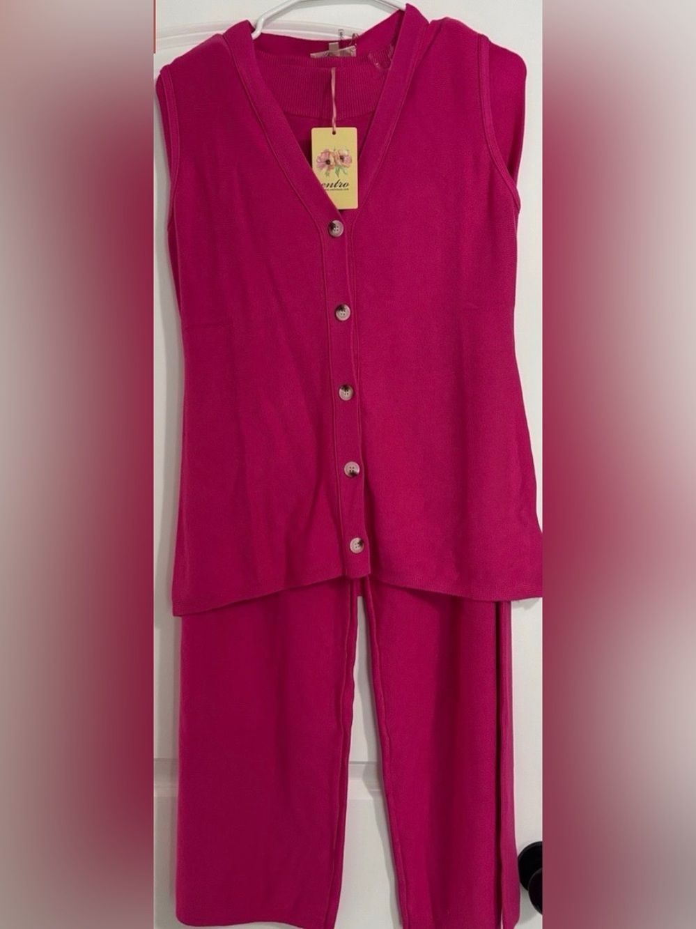 NWT entro Women’s Bright Fuchsia Sleeveless Button-Front Knit Tank